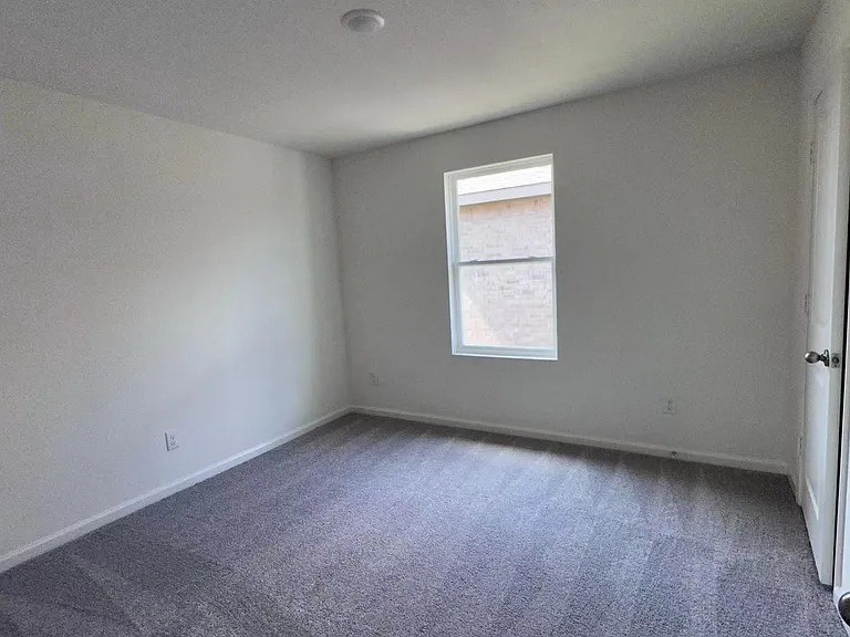 2105 Meadow Park Dr — Photo 13