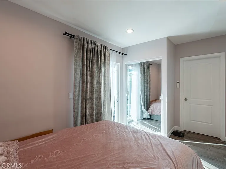 7647 Amestoy Ave — Photo 13