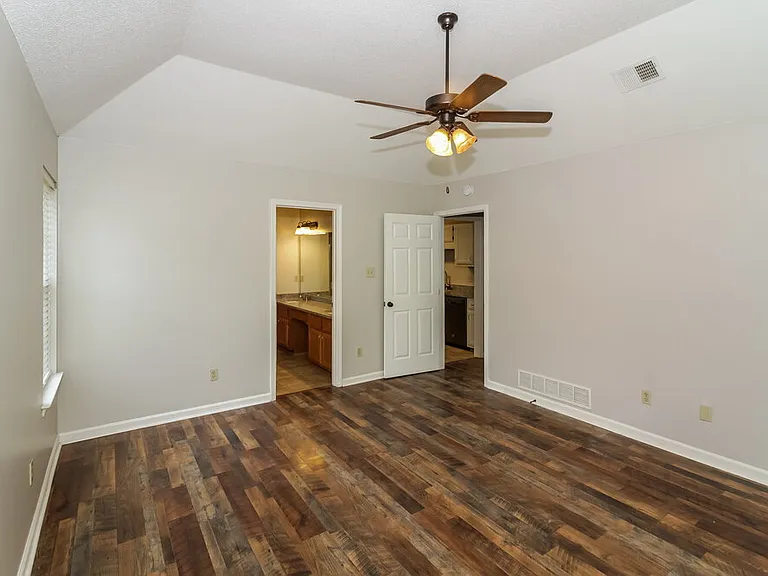 1676 Sandpiper Cv N — Photo 9