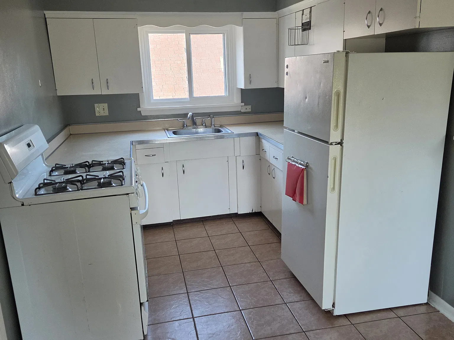 900 Kelly Ave — Photo 3