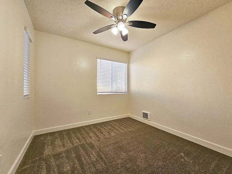 Emerald Vista — Photo 16