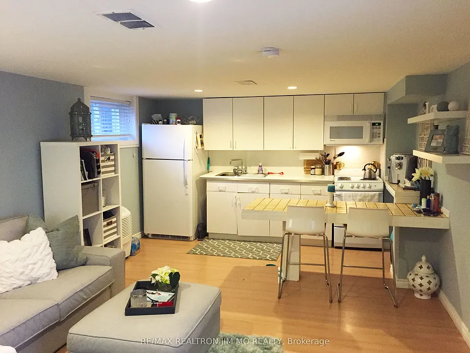 192 Maxome Ave #BASEMENT