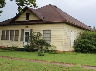 415 S Bridge St, Henrietta, TX 76365