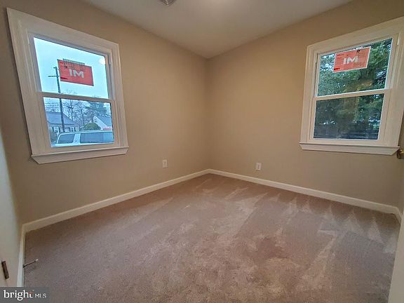 4th image of 500 Laurel Blvd