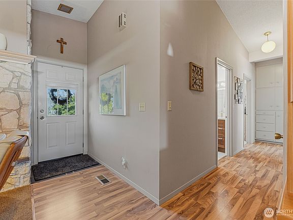 5th image of 221 Olive Street