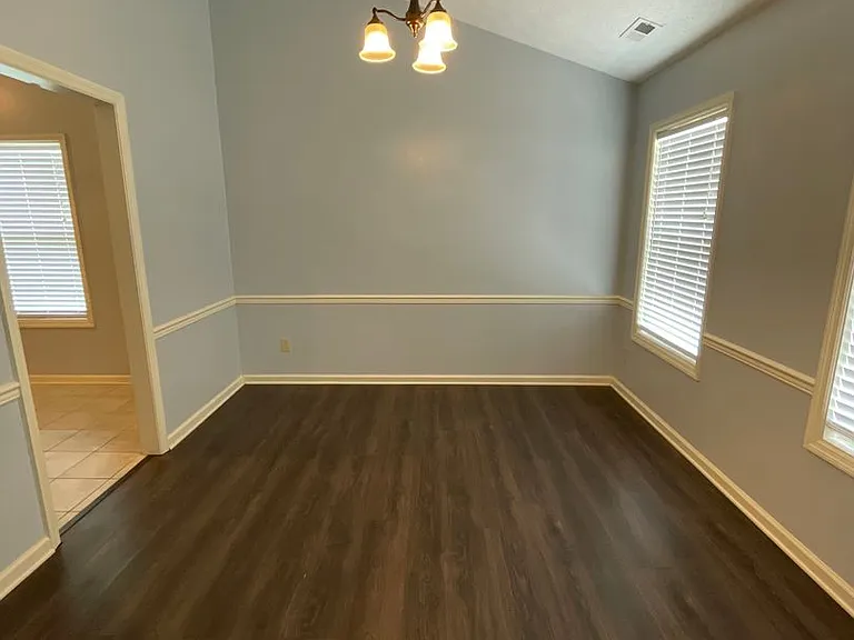 1016 Locust Ct — Photo 10