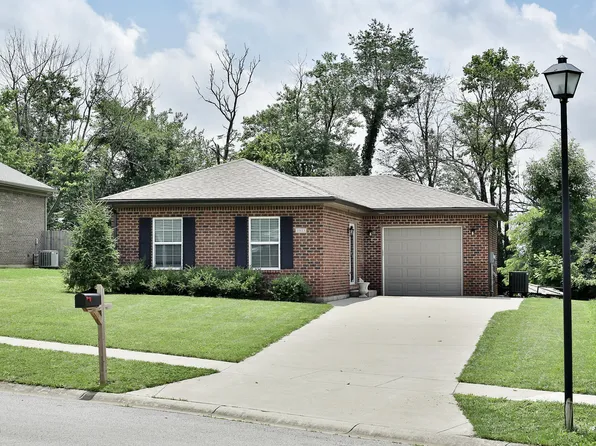 1033 Horse Shoe Dr, Shelbyville, KY 40065