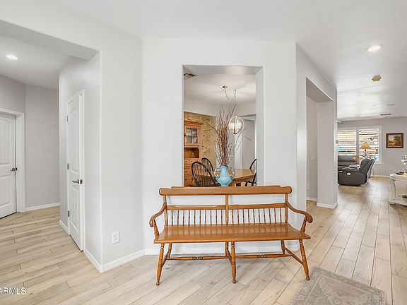 5th image of 1156 E DUXBURY Court
