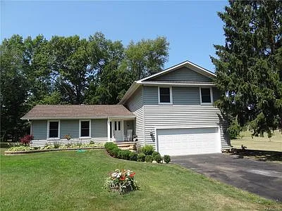 28151 Galien Dr photo 1