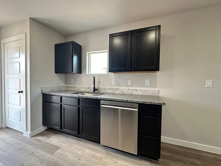 5513 Rice St — Photo 4
