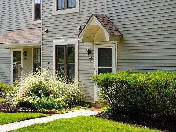 2nd image of 127A Arden Ct #127