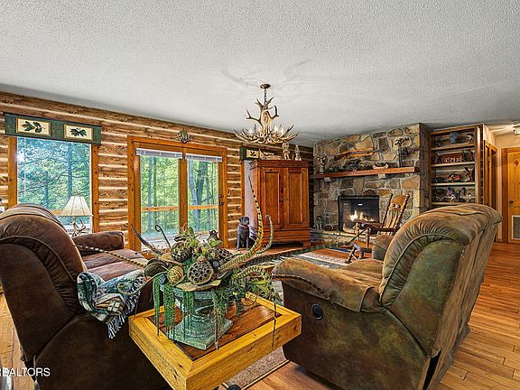 4th image of 4222 Fox Hunters Ln