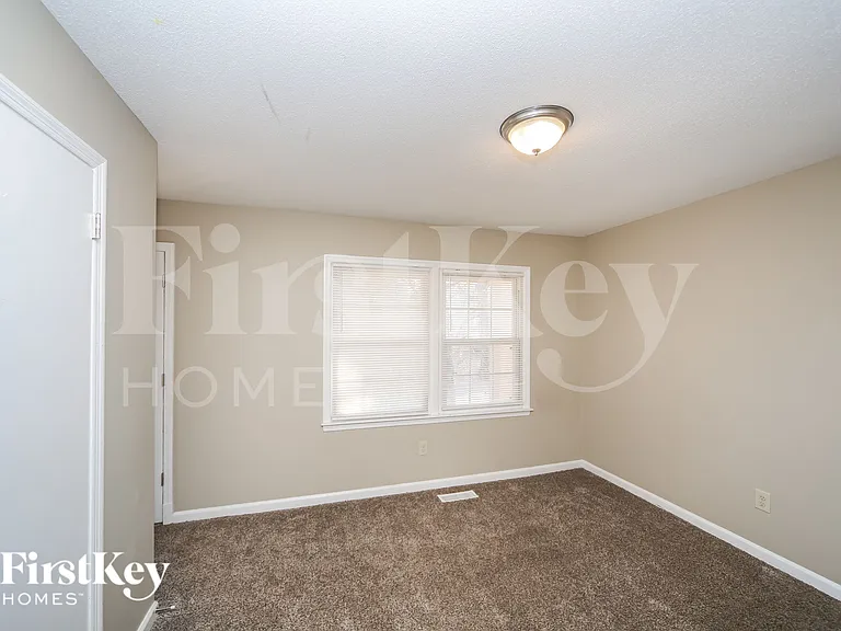 6000 Macleod Dr — Photo 10