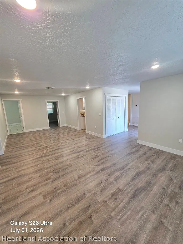 3 bed, 2.0 bath, 1552 sqft, $2,100 — Photo 2