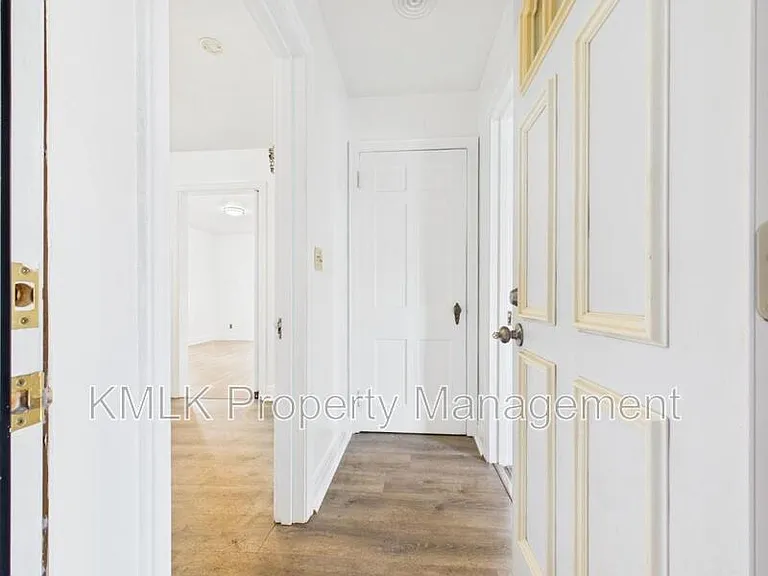407 Washington St NE — Photo 6