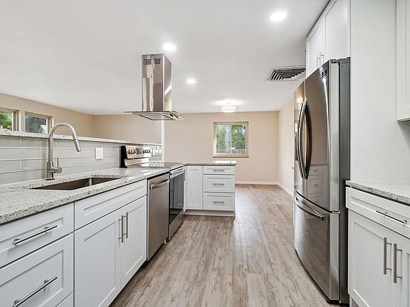 5th image of 2130 Acadia Ct