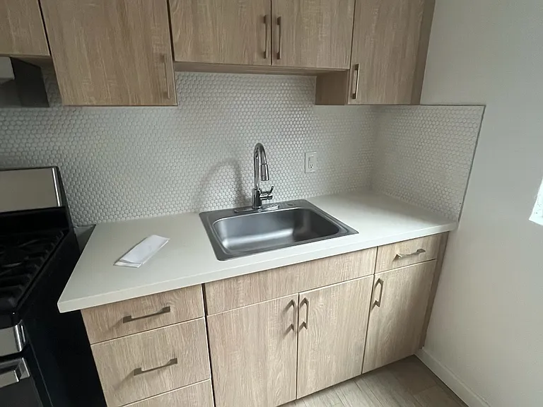 613 Westminster Ave #2 — Photo 3