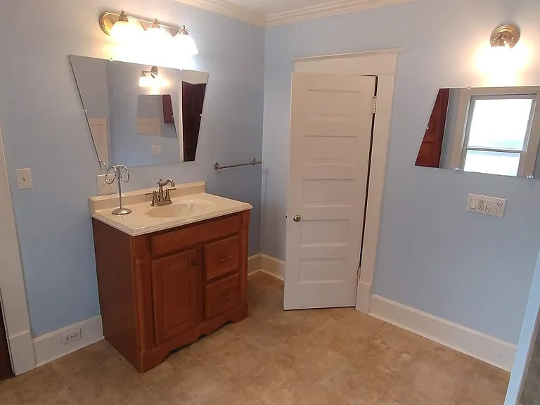828 S Church St — Photo 18