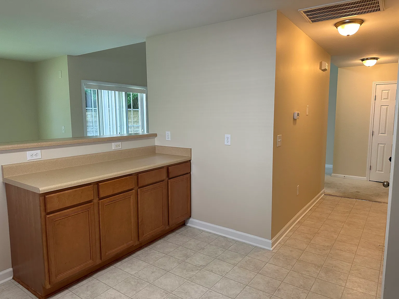 3 bed, 2.5 bath, 1503 sqft, $2,100 — Photo 4