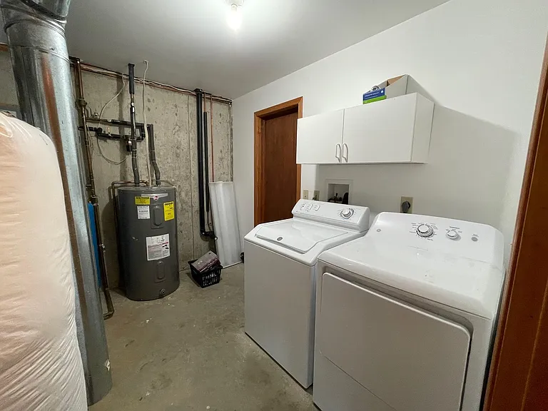 687 Crescent Lake Rd — Photo 34