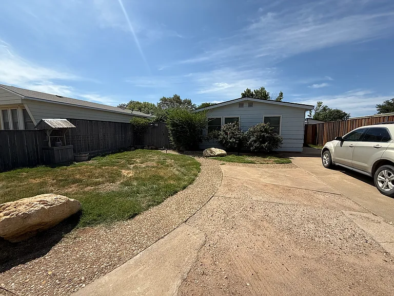 4709 Auburn St — Photo 1