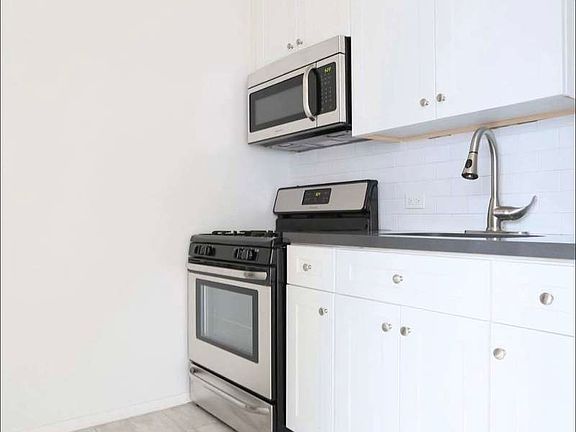 3rd image of 160 E 55th St APT 4E
