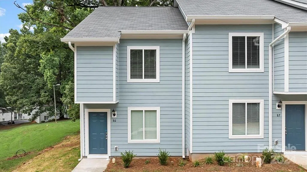 2 bed, 1014 sqft, $2,750 — Photo 1