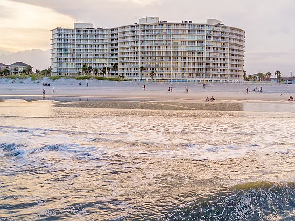 3rd image of 1601 Ocean Dr S APT 708
