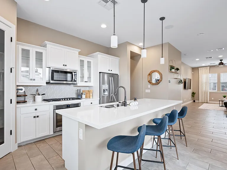1934 E Wisteria Dr — Photo 5
