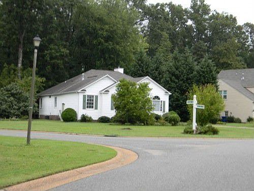 3rd image of 3208 Stoney Creek Dr W