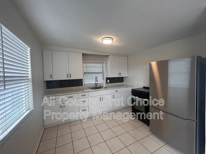 1 bed, 1.0 bath, 440 sqft, $1,200 — Photo 2