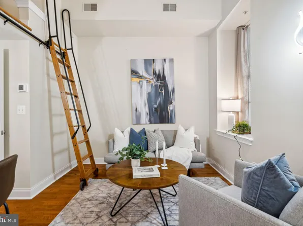 1 Academy Cir Unit 207, Philadelphia, PA 19146