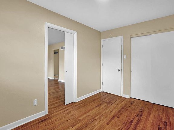 5th image of 220 Duquette Ln