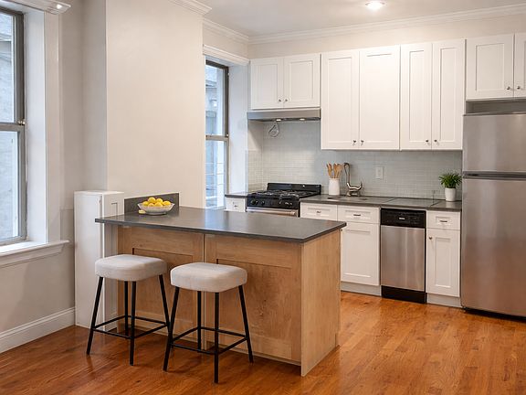 2nd image of 136 Herkimer St APT 3A