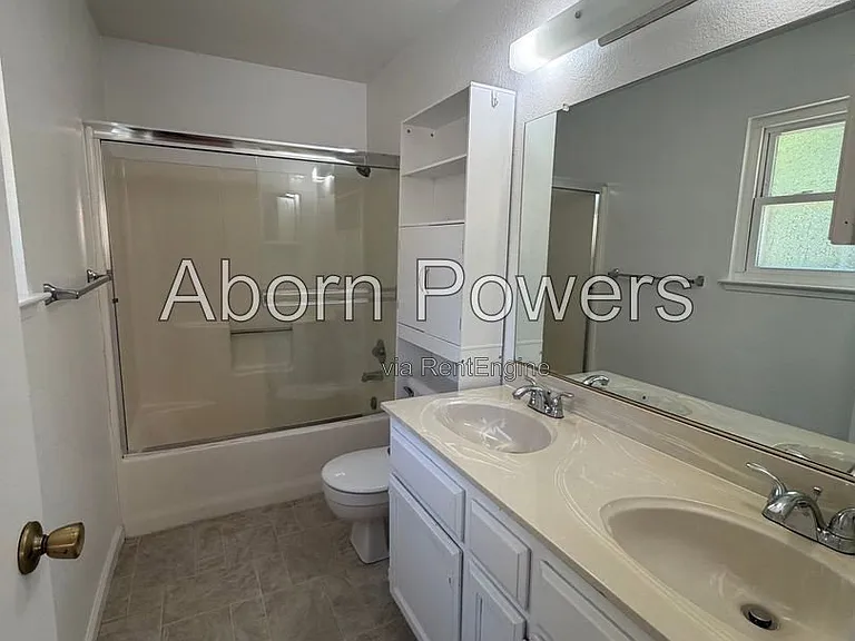 4819 Hillbrook Ct — Photo 4