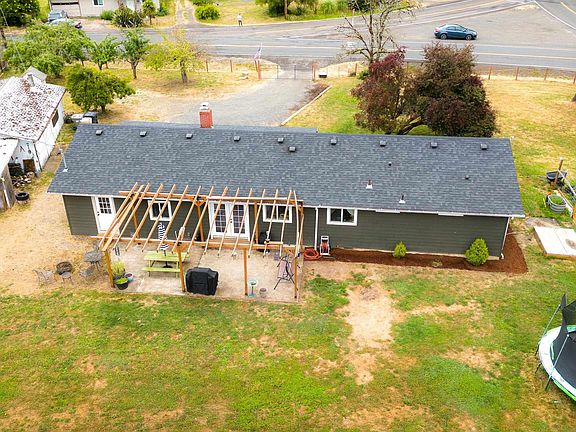 5th image of 26742 Bellfountain Rd