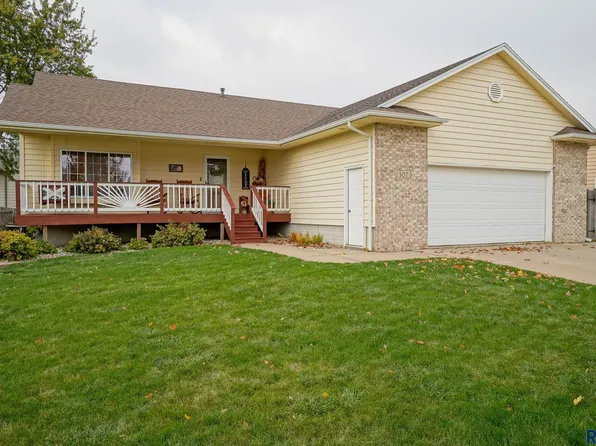 307 N Whitni Ln, Sioux Falls, SD 57107