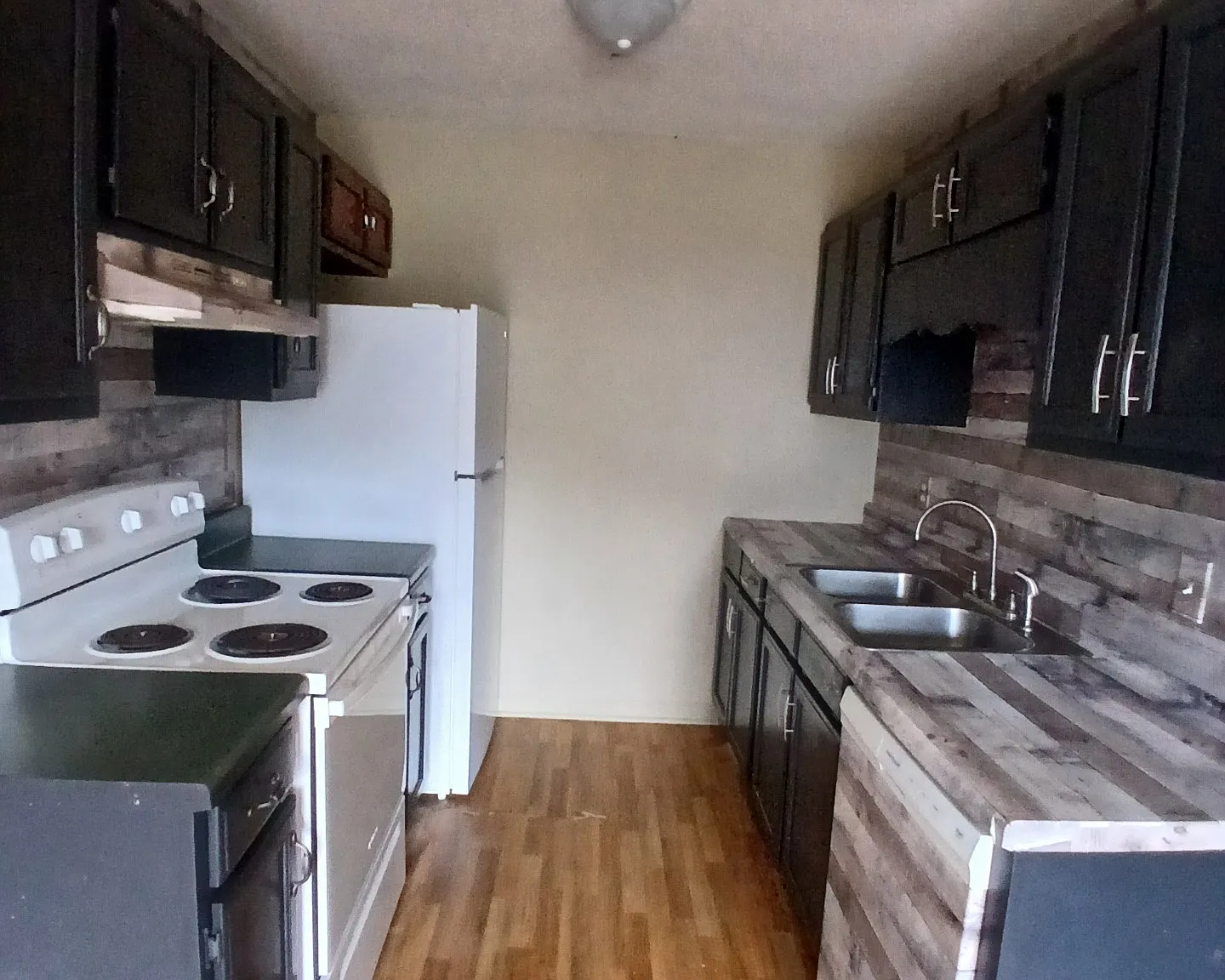 3 bed, $1,200 — Photo 2