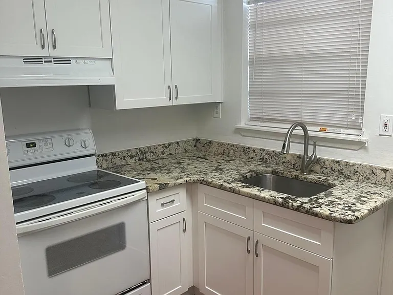 401 Monroe Ave #B105 — Photo 10