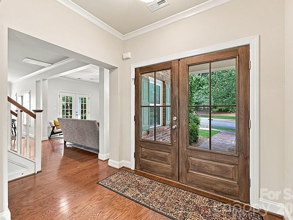 3rd image of 6333 Kennard Dr