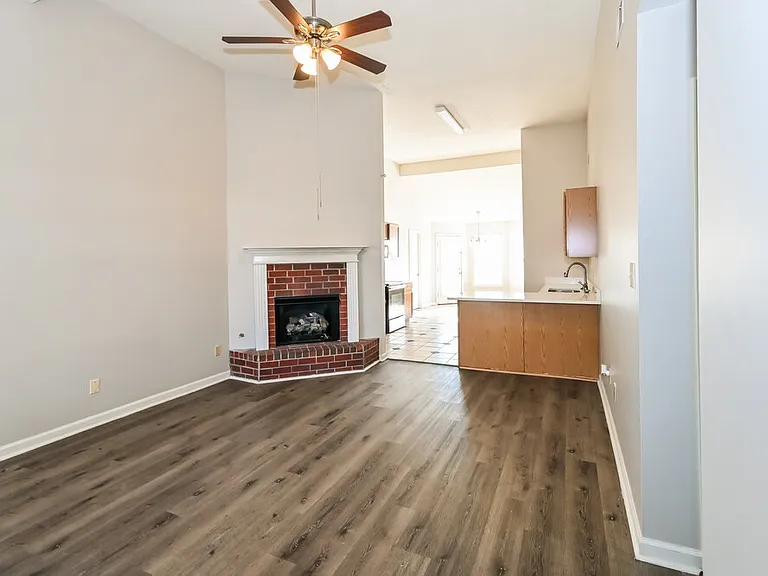 6392 Manchester Dr — Photo 4
