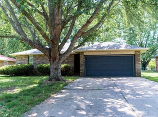 1044 W McGee St, Springfield, MO 65807