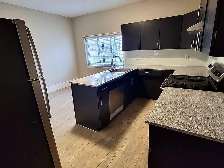 1407 Virginia Ave — Photo 3