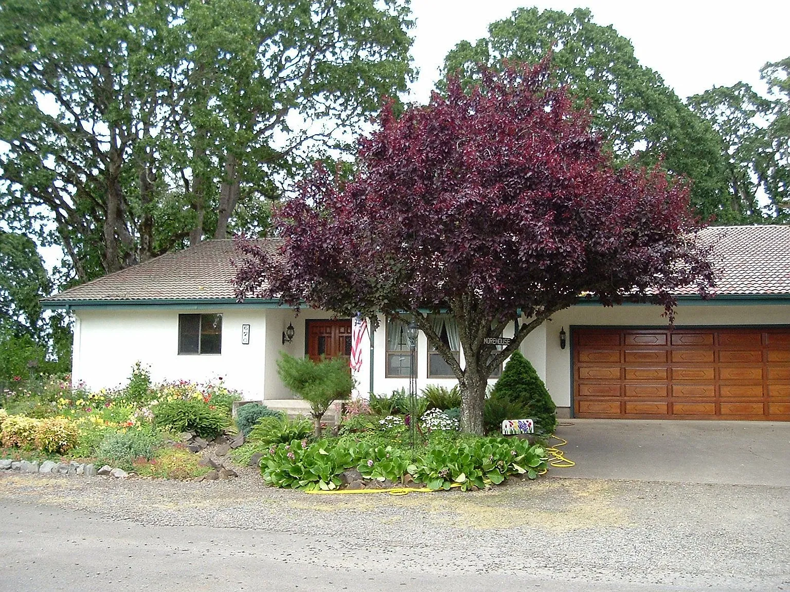 670 Loring Dr NW photo 1