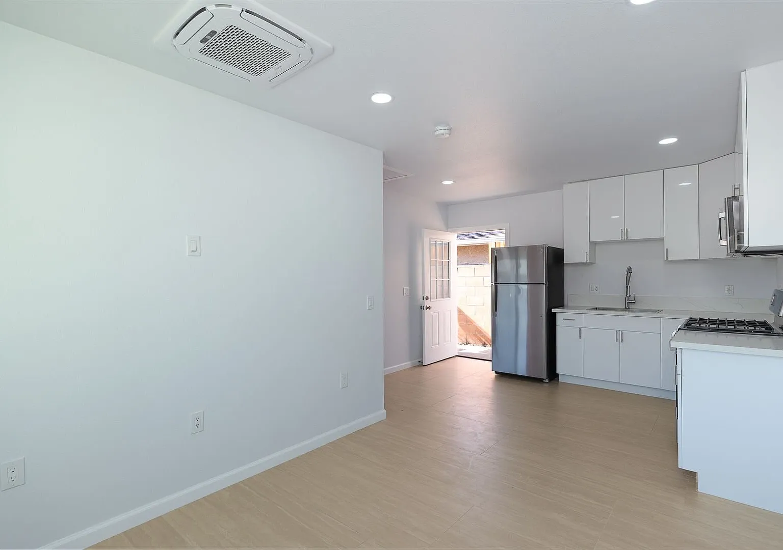 1 Bedroom + 1 Bathroom ADU | Oxnard Estates | Unfurnished — Photo 2