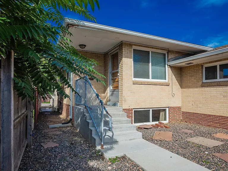 1381 S Grant St — Photo 3