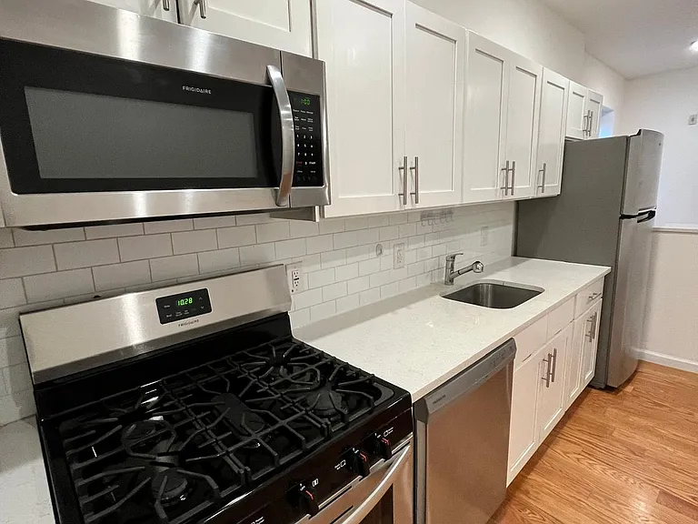 60 Cottage St #5D — Photo 11
