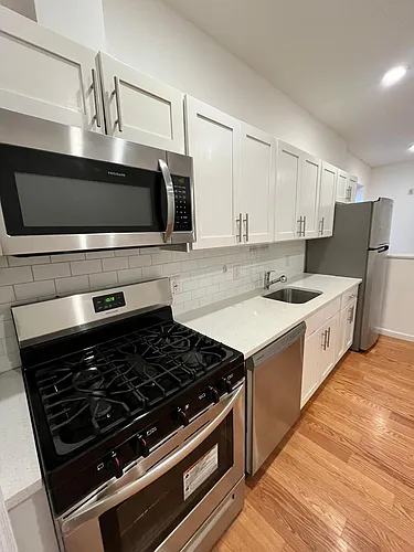 60 Cottage St Photo 1