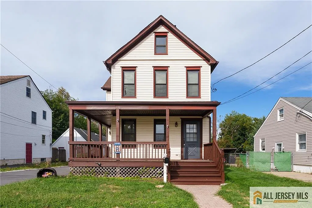 3 bed, 2.0 bath, 1091 sqft, $3,700 — Photo 1