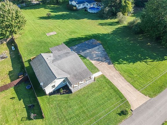 2nd image of 915 Marie Ave
